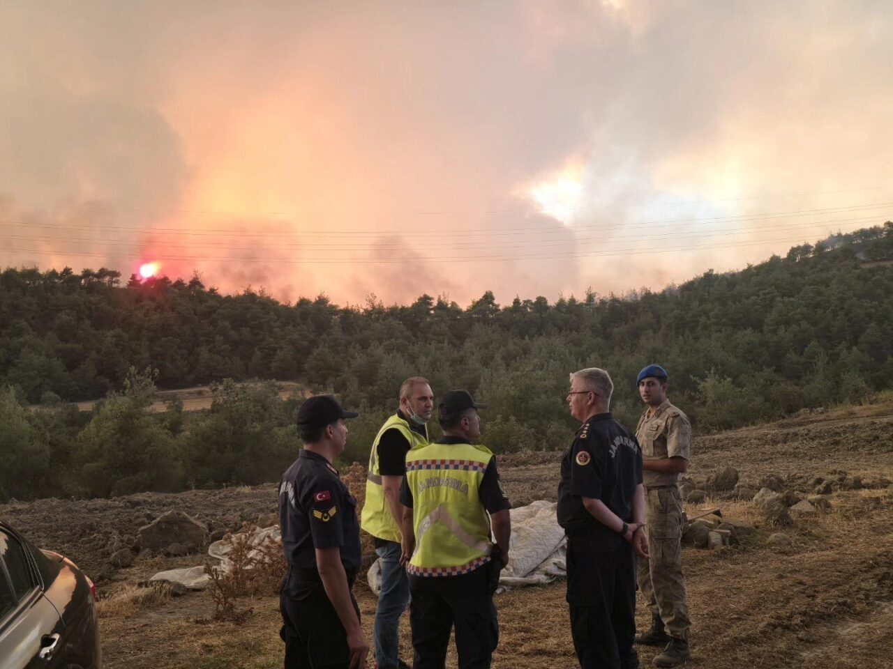 Sakarya’nın Geyve ilçesinde başlayarak Bilecik’in Osmaneli ilçesine sıçrayan orman yangınıyla