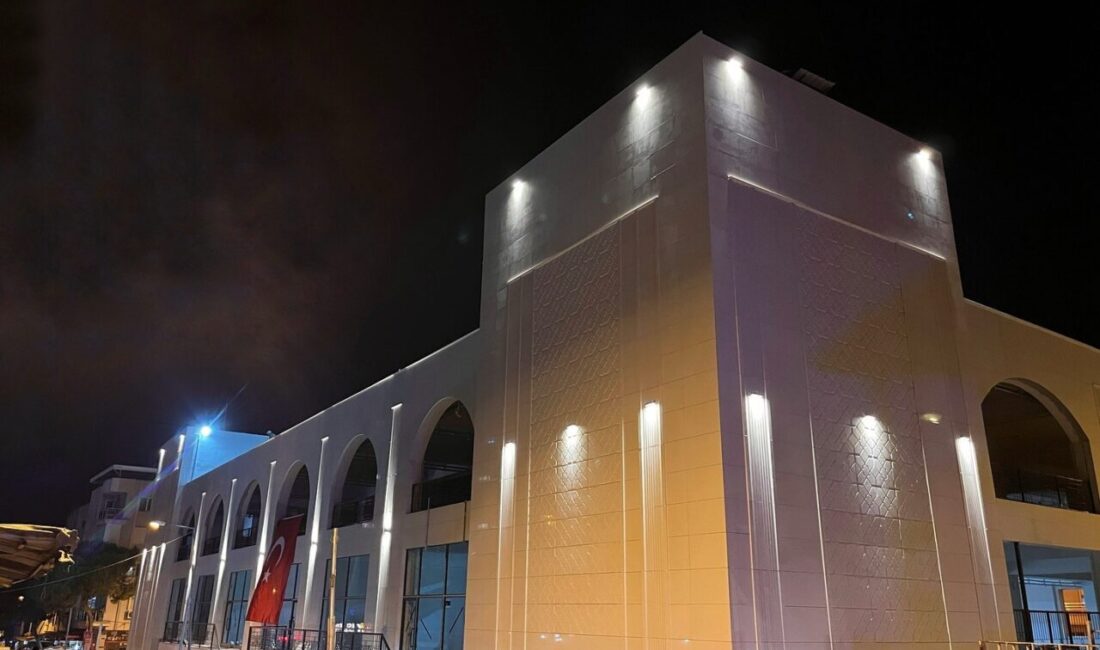 Aydın’ın Buharkent ilçesinde yapılan Kapalı Pazaryeri ve Katlı Otopark projesinde