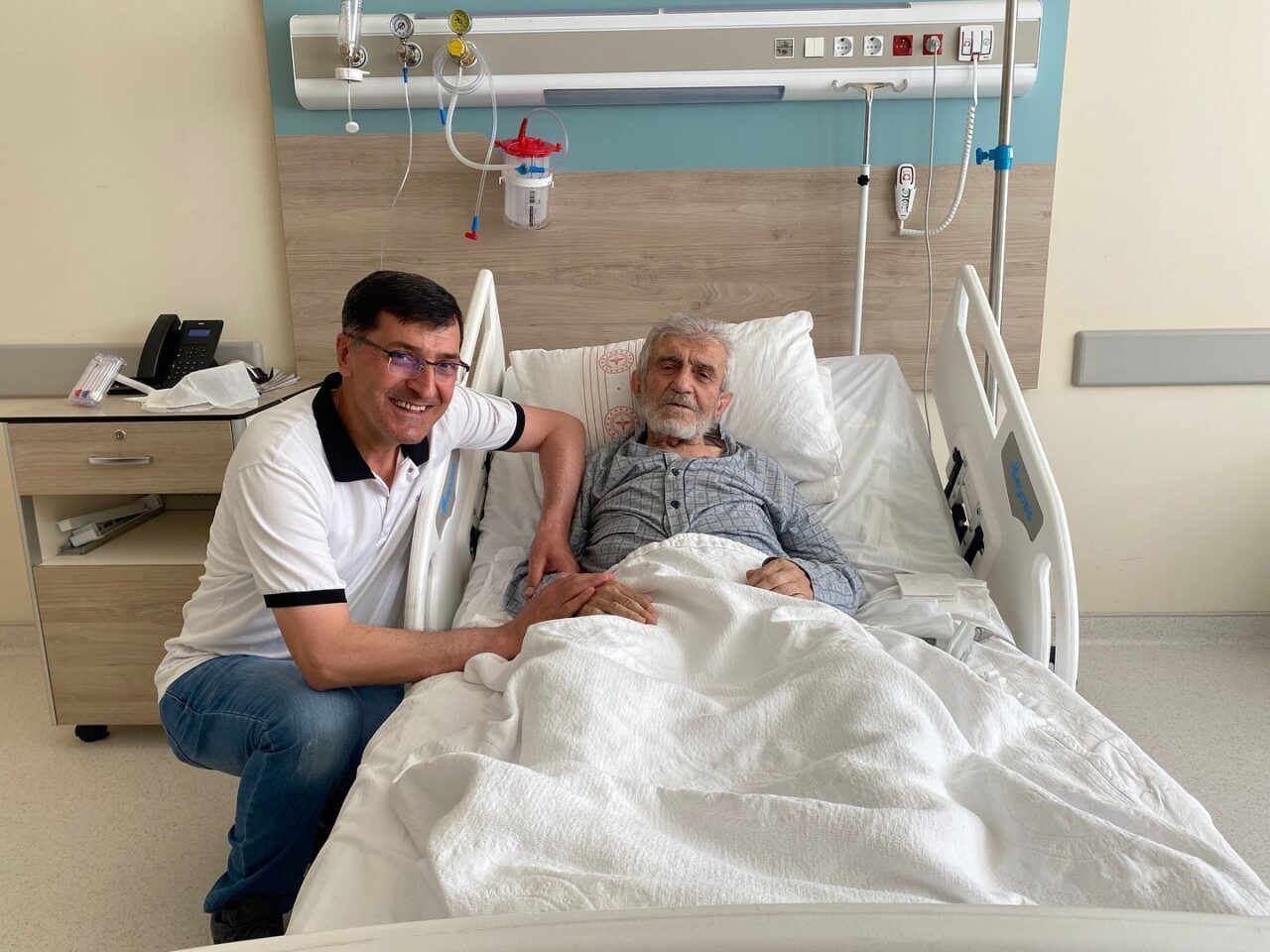 Kütahya Belediye Başkanı Eyüp Kahveci, geçmiş dönem belediye başkanlarından Süleyman