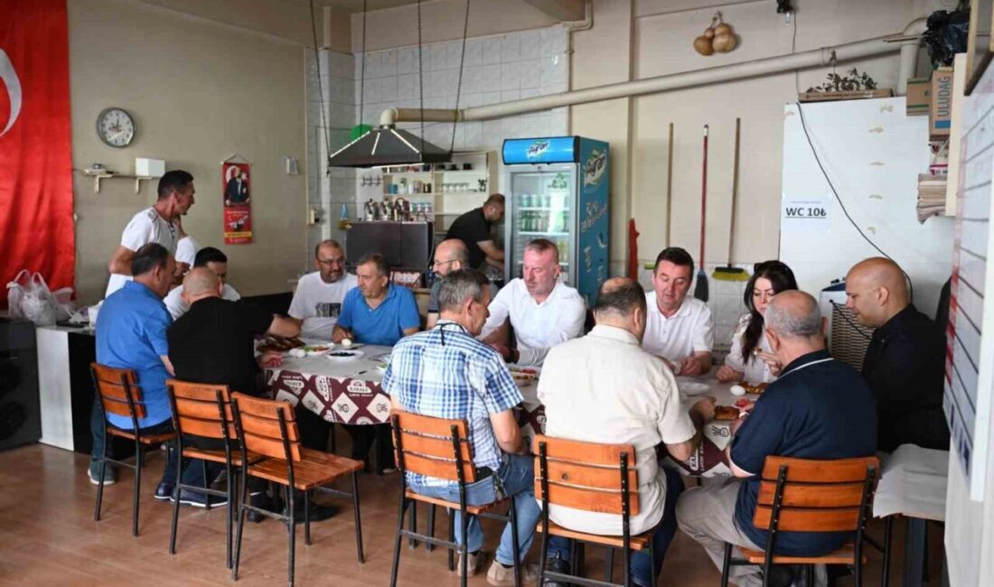 Karacabey Belediye Başkanı Fatih Karabatı, halkla iç içe yönetim anlayışını