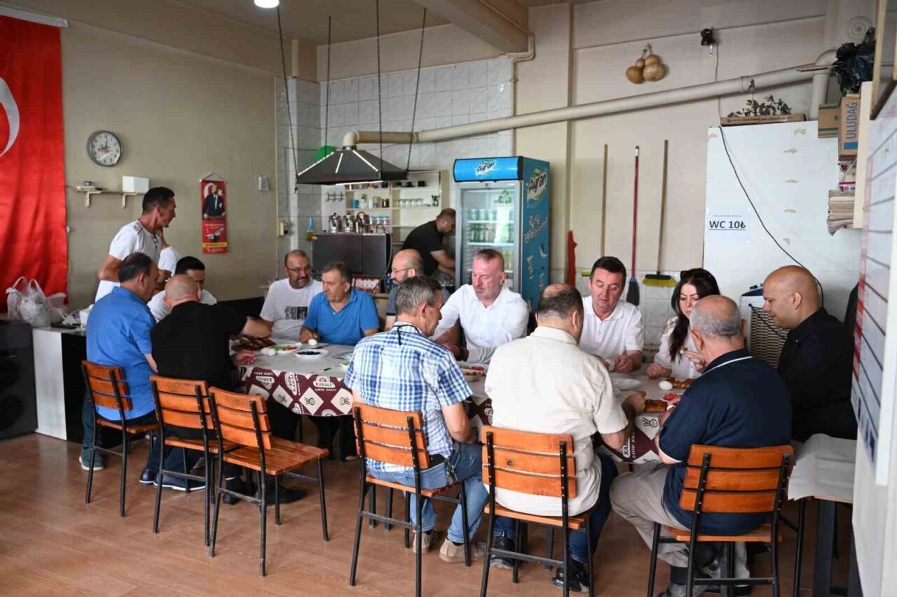 Karacabey Belediye Başkanı Fatih Karabatı, halkla iç içe yönetim anlayışını