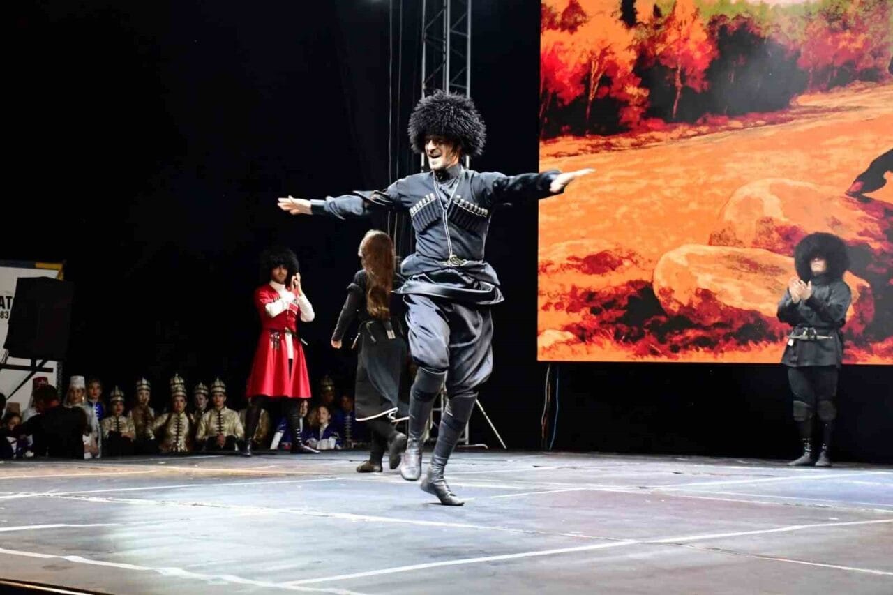 Samsun’un Terme ilçesi Ortasöğütlü Mahallesi’nde ‘Kafkas Dans ve Müzik Festivali’nin