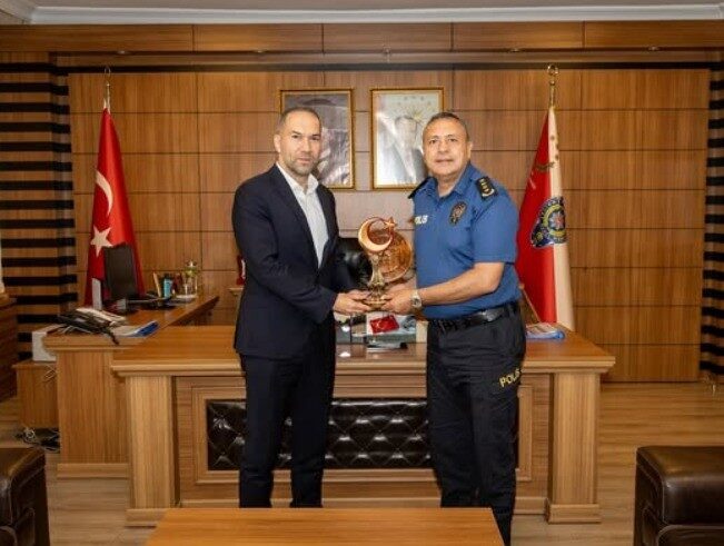 Niğde Belediye Başkanı Emrah Özdemir, Bilecik İl Emniyet Müdürü Hakan