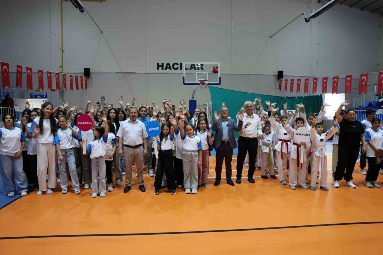 Hacılar Belediye Başkanı Bilal Özdoğan, Gençlik ve Spor İlçe Müdürlüğü