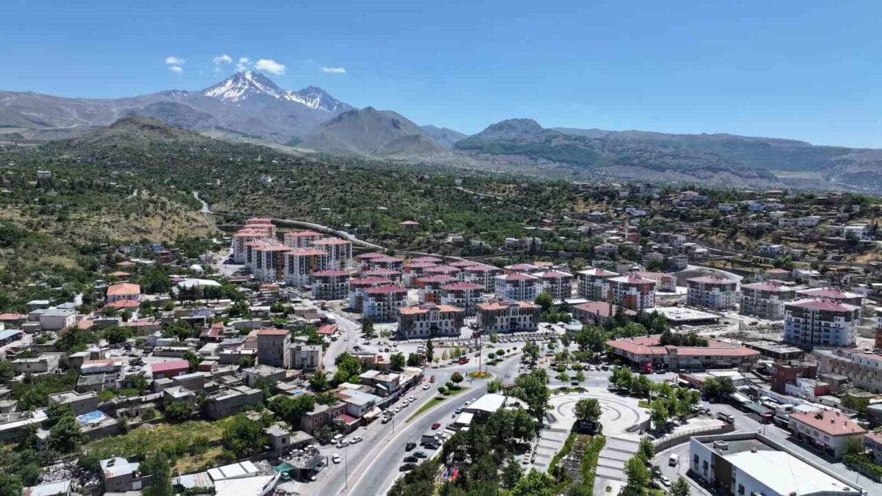 Hacılar Belediye Başkanı Bilal Özdoğan, TOKİ tarafından yürütülen 250 bin