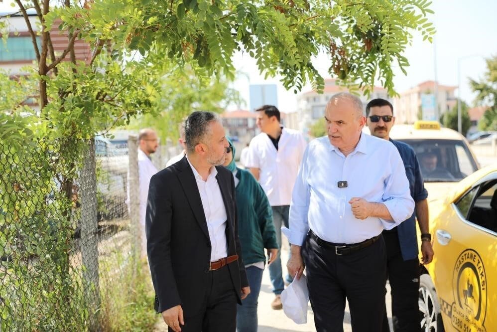 DÜZCE(İHA) – Düzce Belediye Başkanı Dr. Faruk Özlü, Düzce Belediyesi