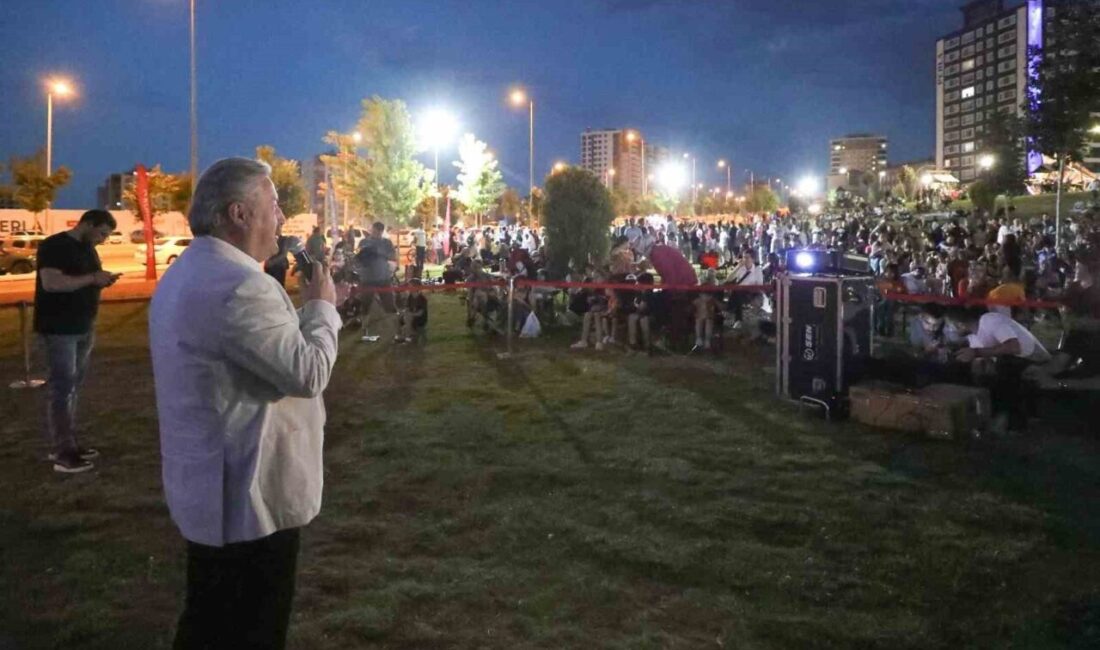 Melikgazi Belediye Başkanı Doç. Dr. Mustafa Palancıoğlu; sıcak yaz akşamlarını