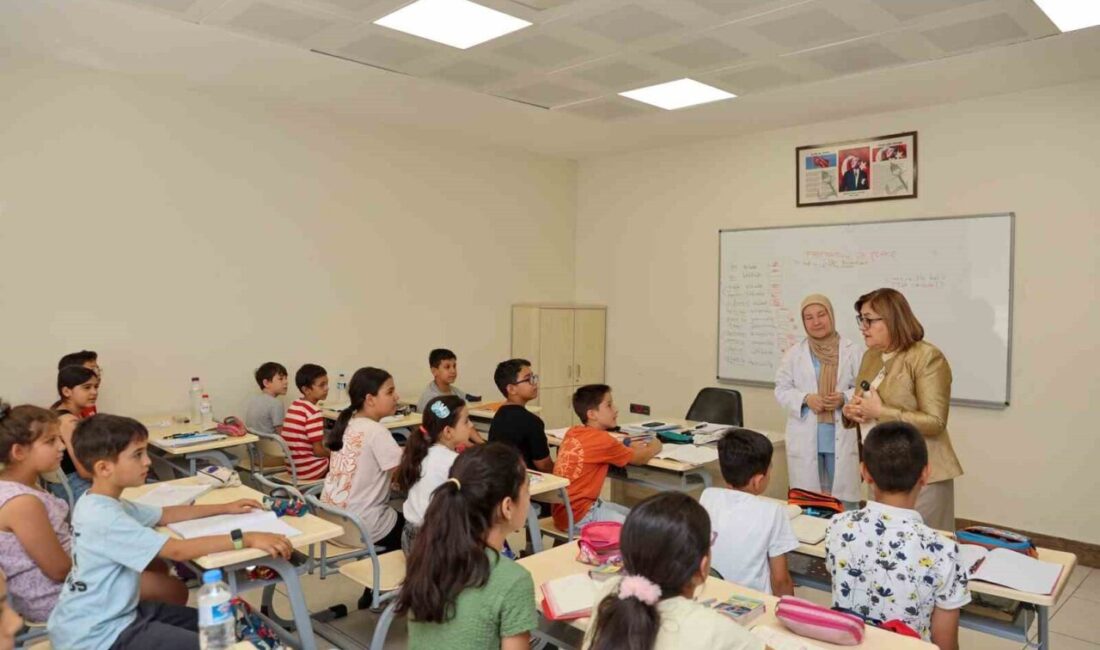 Gaziantep Büyükşehir Belediye Başkanı Fatma Şahin, yaz okullarından faydalanan çocukları