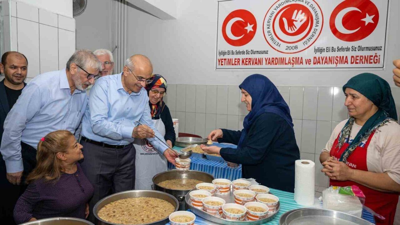 Malatya Büyükşehir Belediye Başkanı Sami Er’in katılımıyla gerçekleştirilen aşure programında,