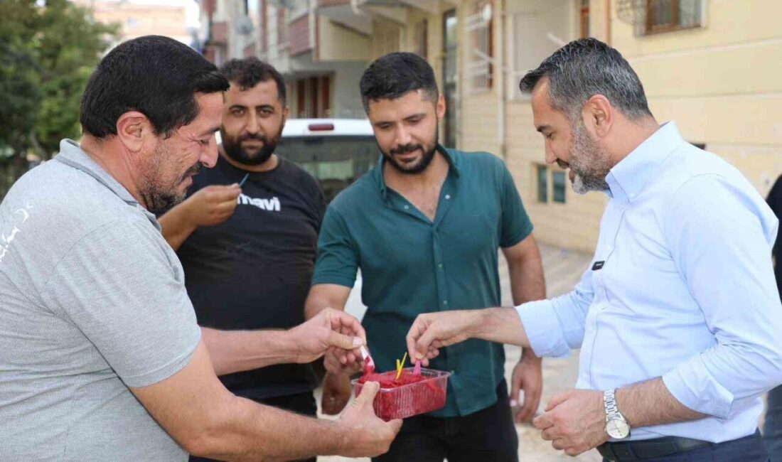 Üniversite Mahallesi’nde yürütülen yol yenileme çalışmalarını yerinde inceleyen Elazığ Belediye