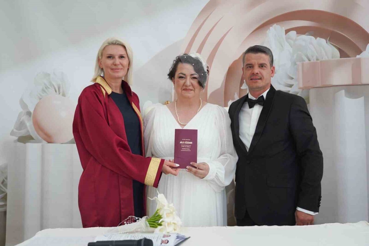 Bilecik Belediye Başkanı Melek Mızrak Subaşı, çalışma arkadaşları Leyla Can