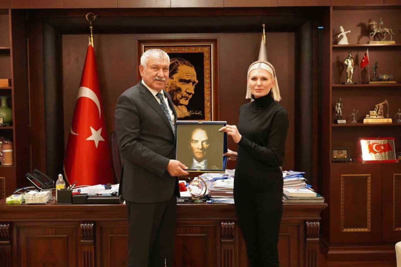 Bilecik Belediye Başkanı Melek Mızrak Subaşı, Adana Büyükşehir Belediye Başkanı