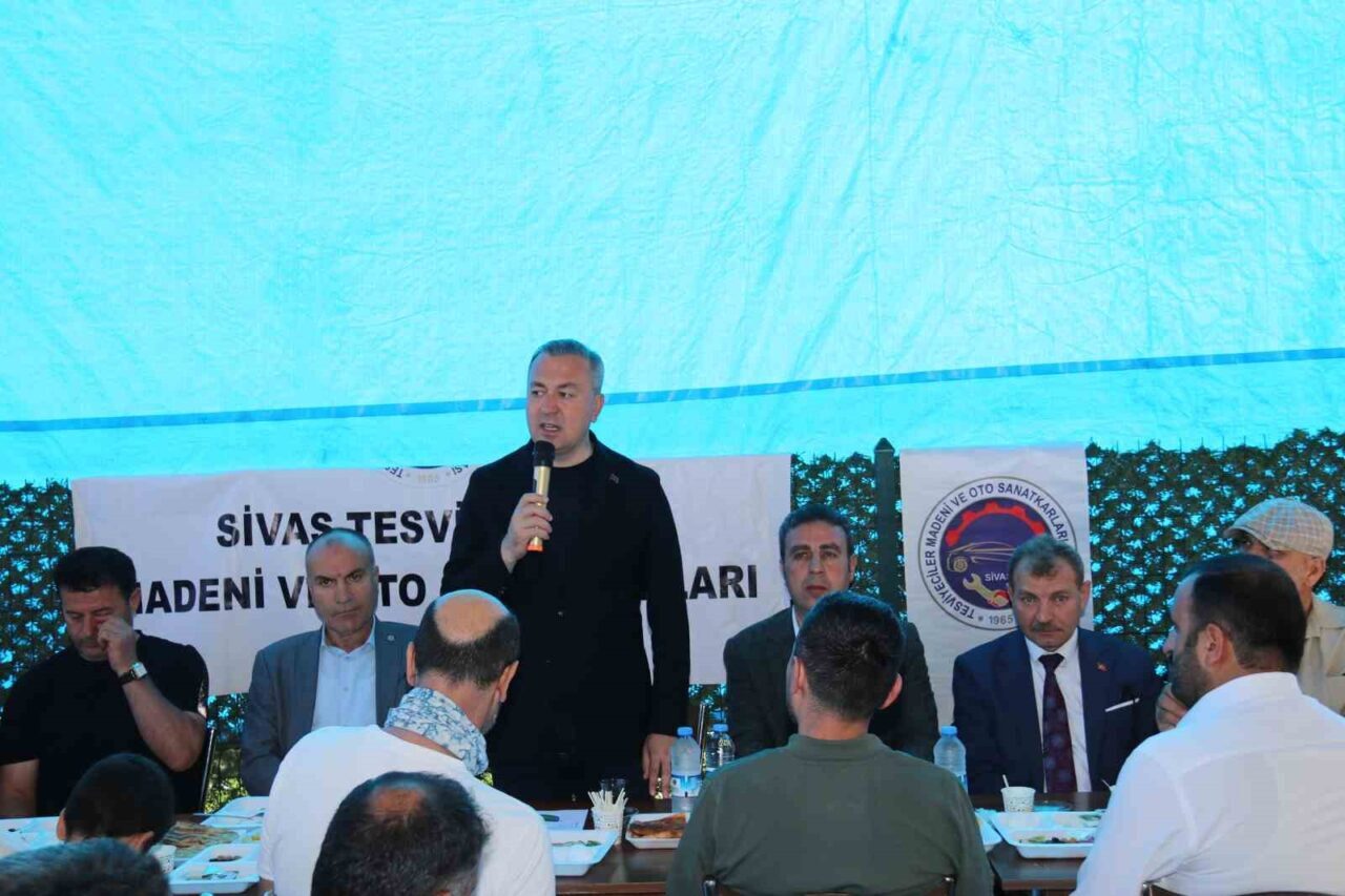 Sivas Belediye Başkanı Dr. Adem Uzun, sanayi esnafıyla bir araya
