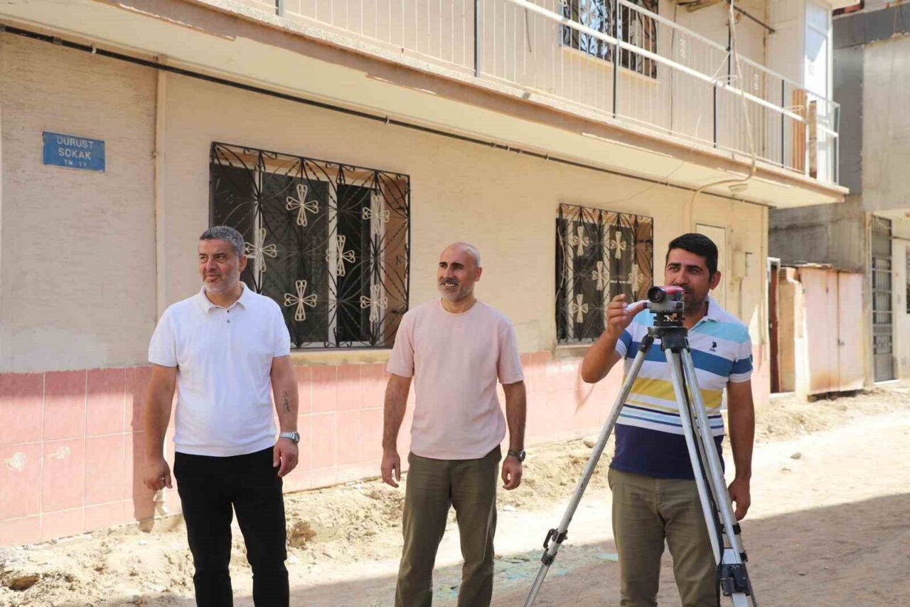 Turgutlu Belediyesi Fen İşleri Müdürlüğü ekipleri, kentin farklı noktalarında üst