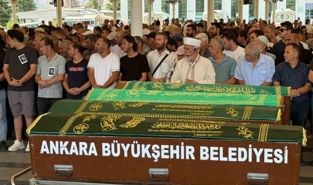 Ankara’nın Çankaya ilçesinde 26 katlı bir binada çıkan yangının dumanından