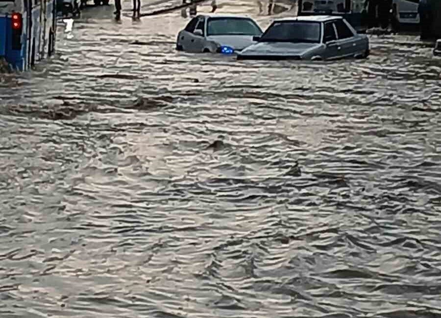 Ankara’da akşam saatlerinde etkili olan gök gürültülü sağanak yağış hayatı