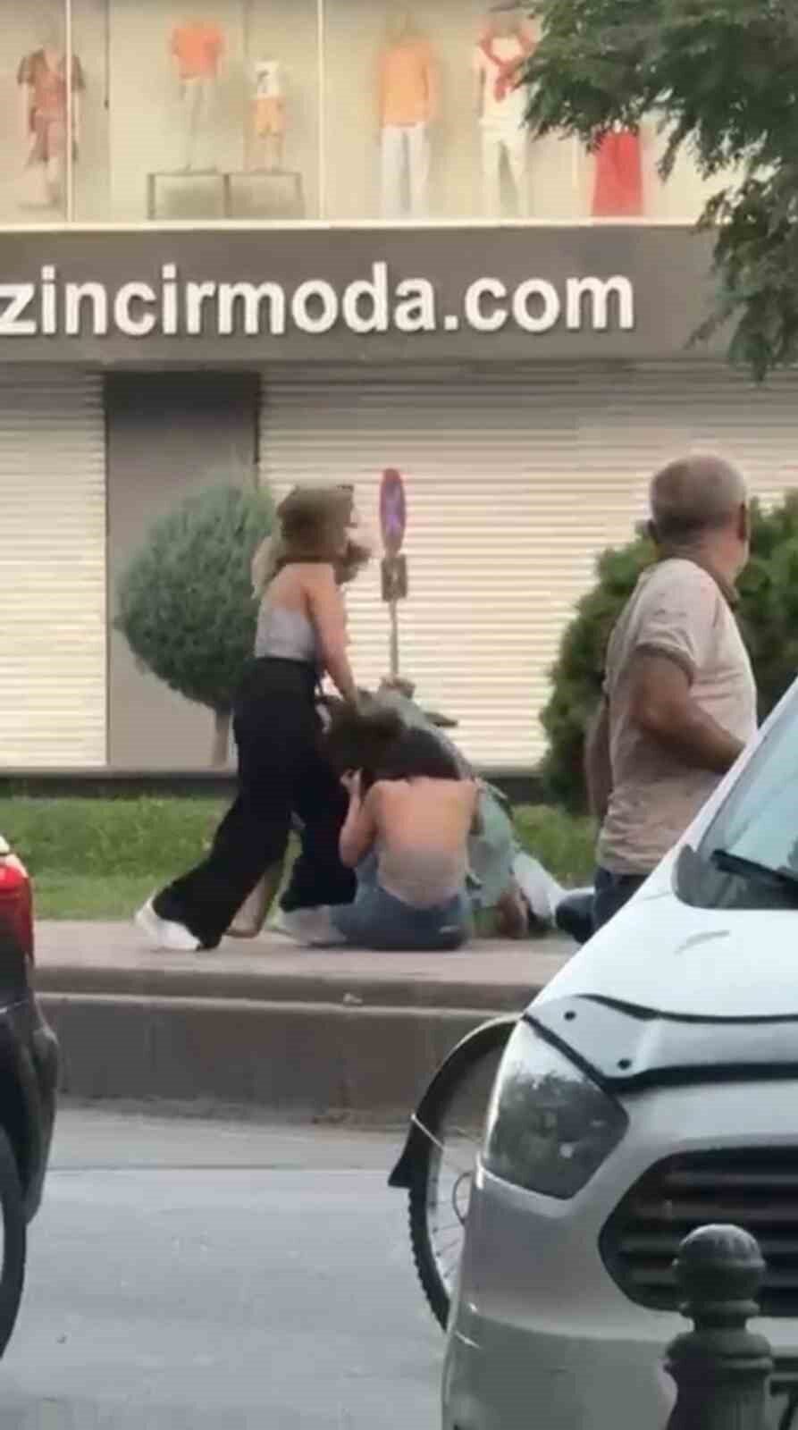 Batman’da 4 kadının sokak ortasında dakikalarca saç baş birbirine girerek