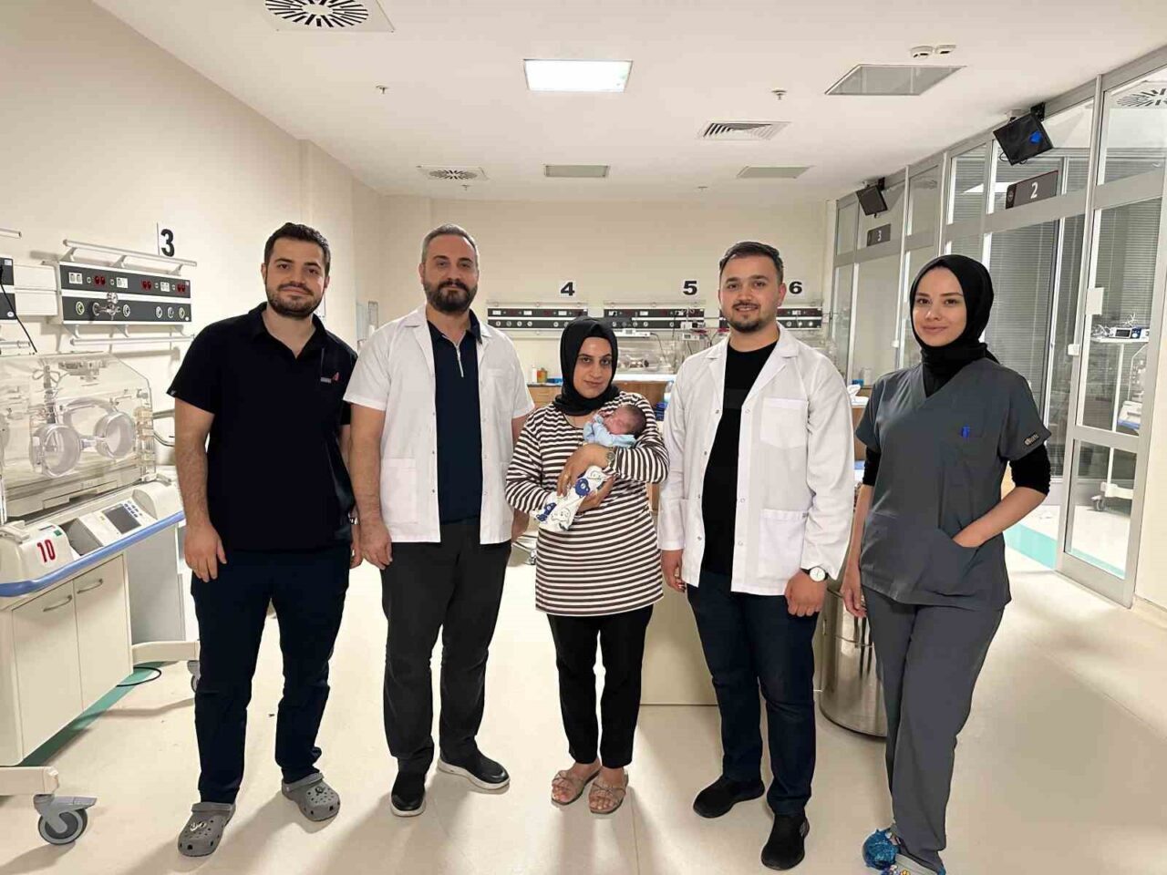 Batman’da 27 haftalık 905 gram doğan bebek, yeni doğan ünitesinde