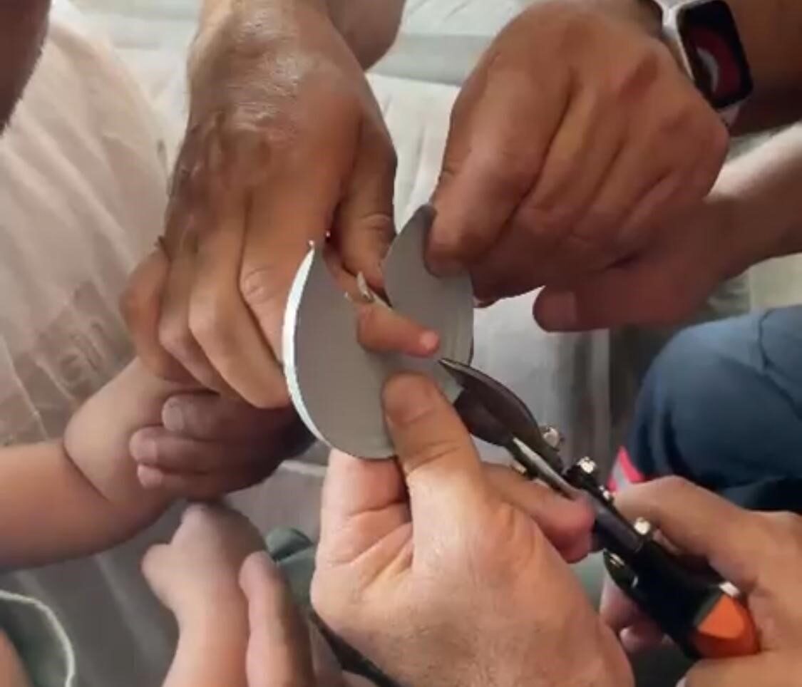 Batman merkezde bir çocuğun eline sıkışan cisim, itfaiye ekibinin müdahalesiyle