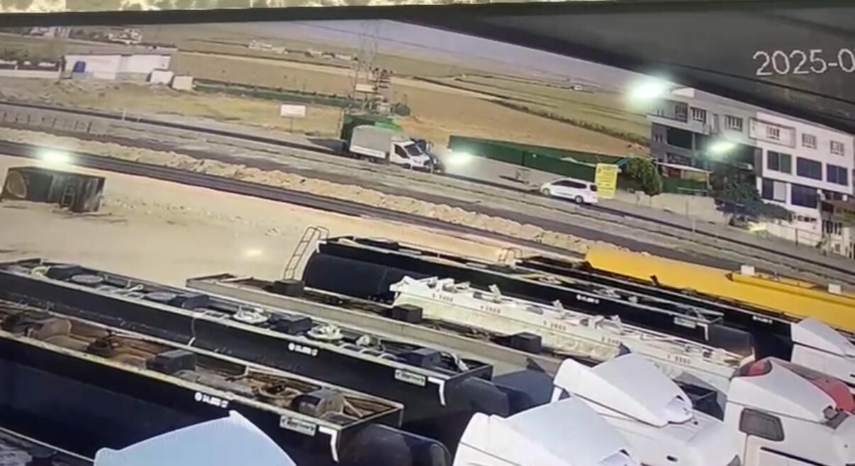 Batman’da kamyonetin yola çıkan traktöre çarpması sonucu 2 kişinin yaralandığı