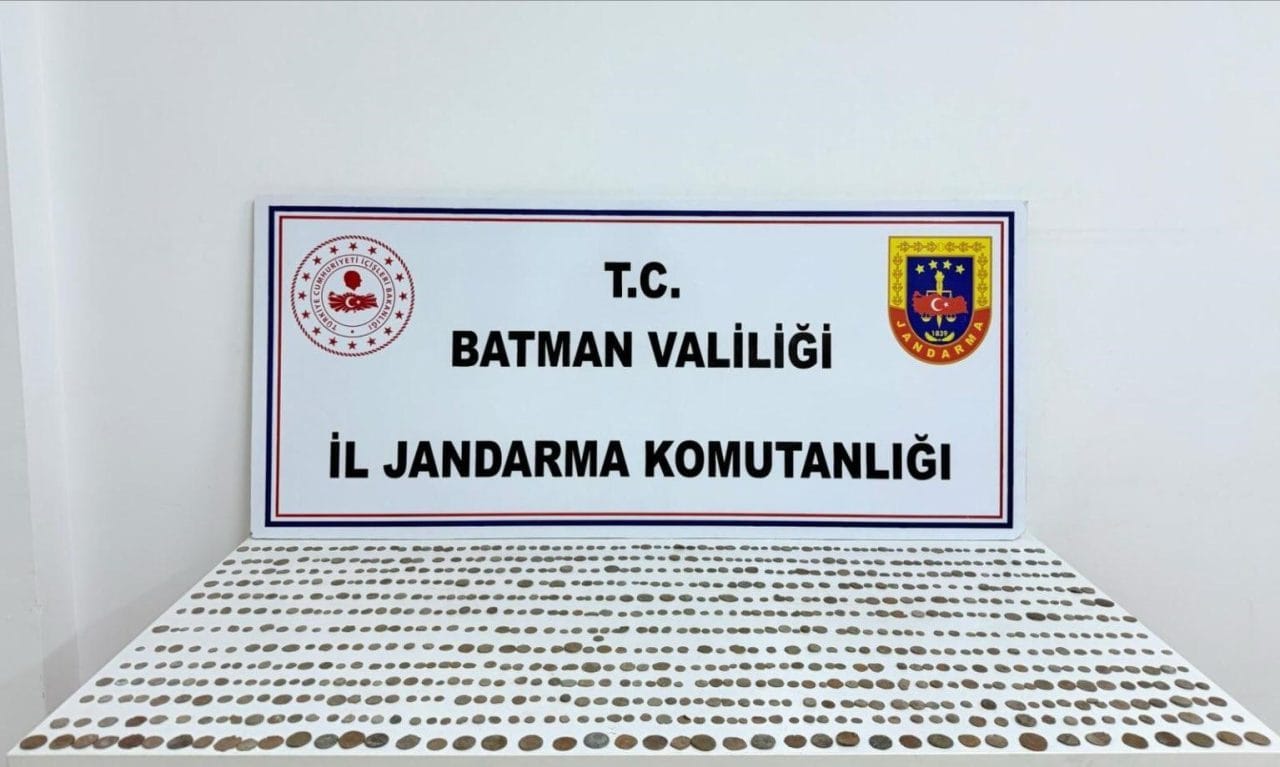 Batman’da müşteri kılığına giren jandarma ekipleri, bin 245 adet tarihi
