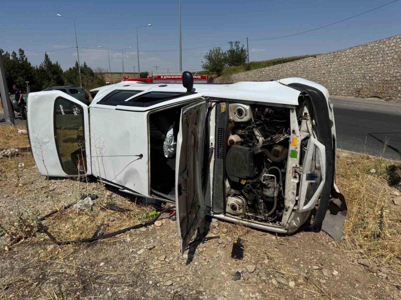 Batman’da pikniğe gitmek üzere yola çıkan bir otomobilin takla atması