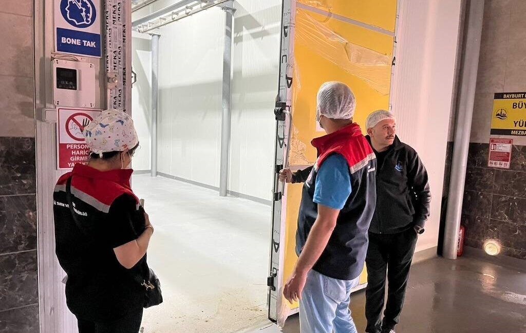 Bayburt Belediyesi mezbahası İl Tarım ve Orman Müdürlüğü personelleri tarafından