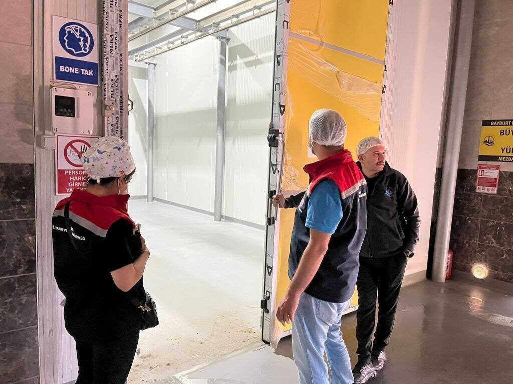 Bayburt Belediyesi mezbahası İl Tarım ve Orman Müdürlüğü personelleri tarafından