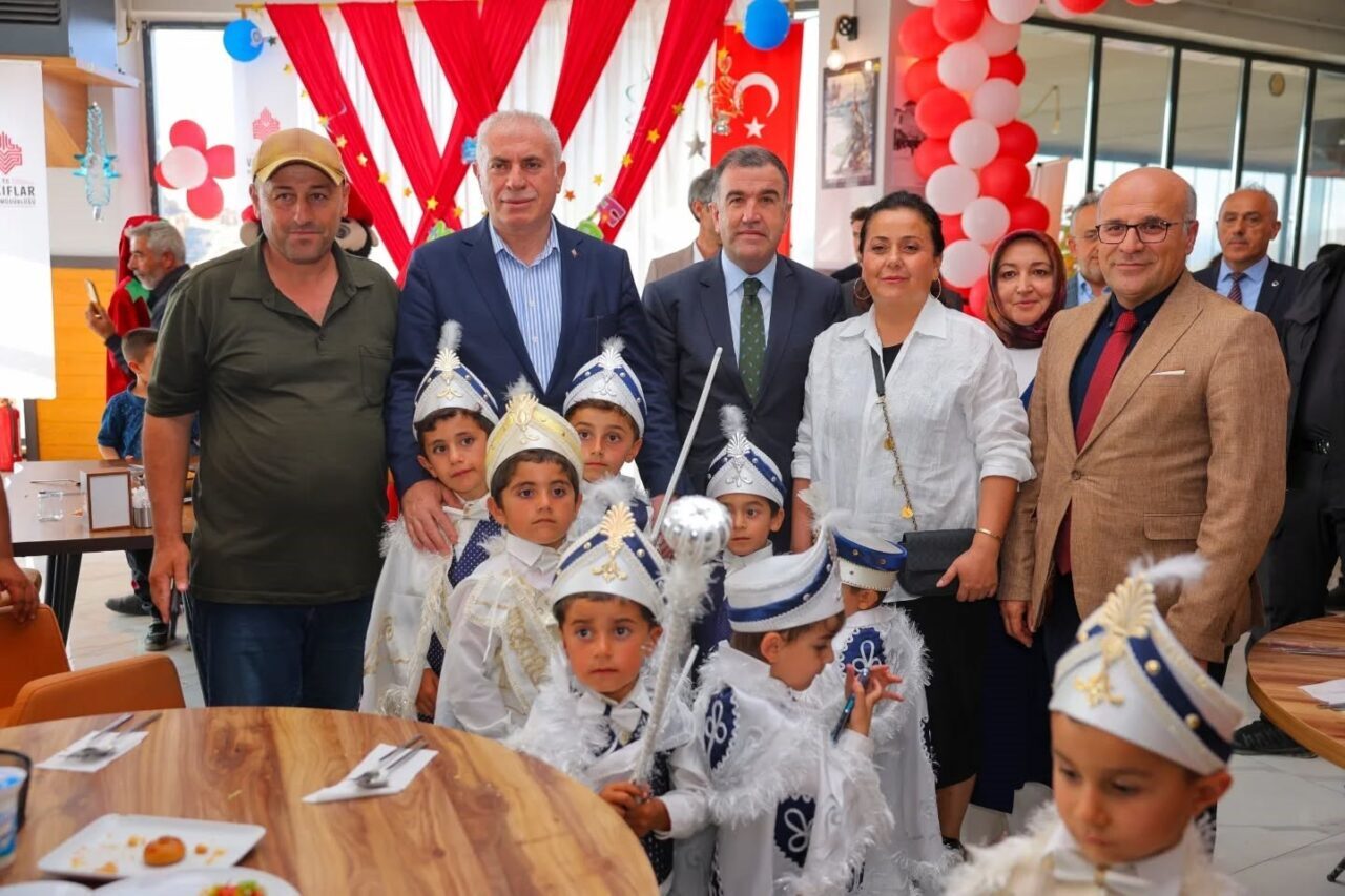 Bayburt’ta ihtiyaç sahibi ailelerin çocuklarına yönelik toplu sünnet töreni düzenlendi.
