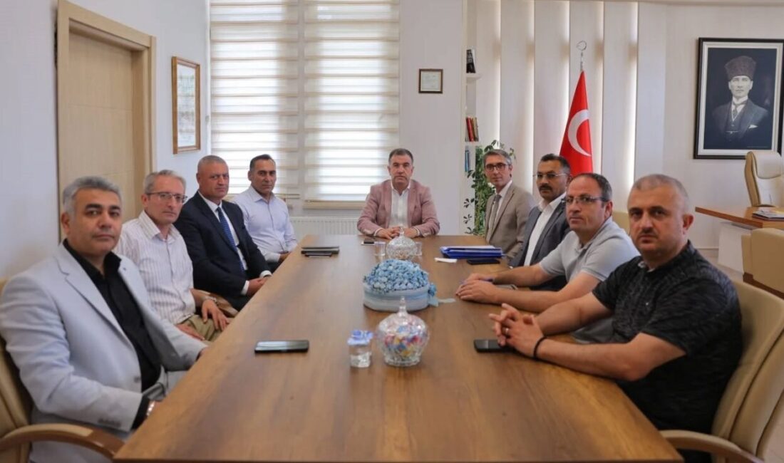 Bayburt’ta yeni eğitim-öğretim yılı hazırlıkları kapsamında değerlendirme toplantısı yapıldı. Toplantıda,
