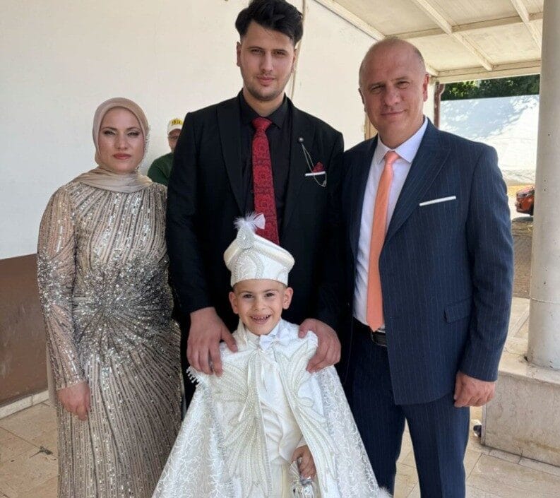 Osmaneli Belediye Başkanı Bekir Torun, oğlu Doruk’un sünnet cemiyetinde sevdikleriyle