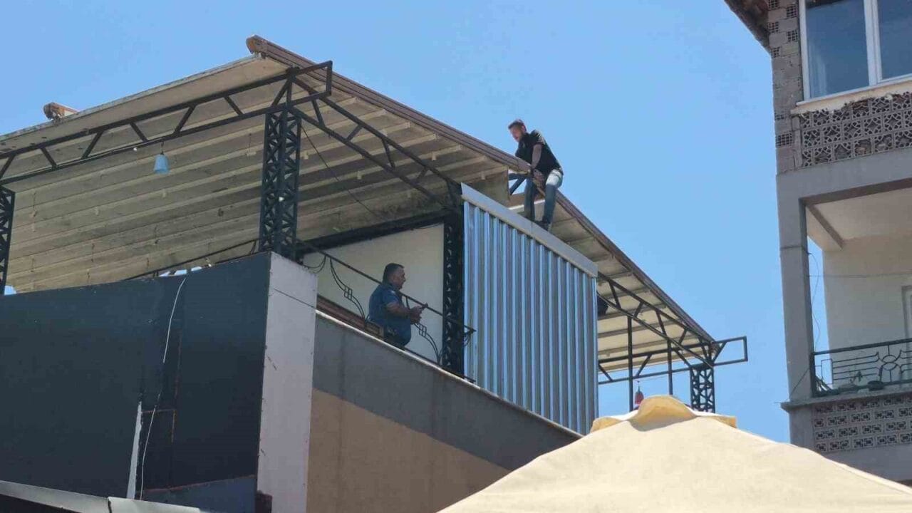 Bartın’da belediye başkanı ve vali ile görüşmek istediğini söyleyerek kafenin