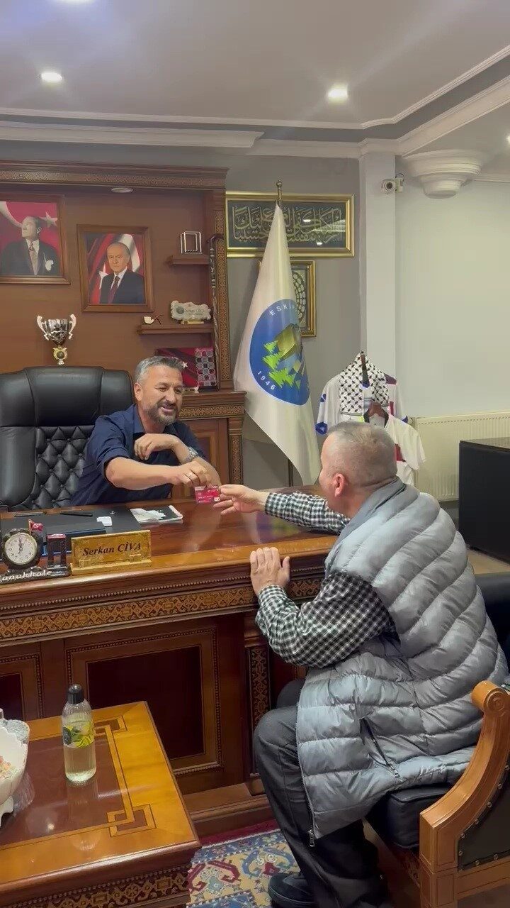 Eskipazar Belediye Başkanı Serkan Civa, sosyal belediyecilik anlayışı çerçevesinde örnek