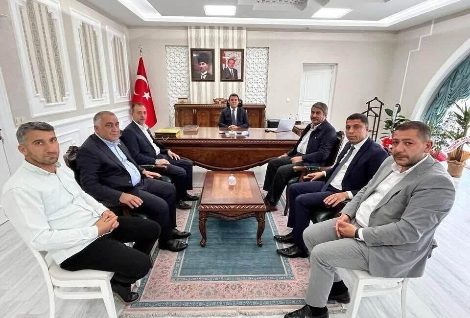 Ağrı’nın Patnos ilçesine yeni atanan Kaymakam Burak Dertlioğlu’na hayırlı olsun