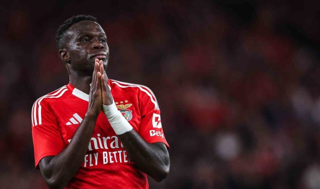 Portekiz ekiplerinden Benfica, Fenerbahçe ile oynanan hazırlık maçında sakatlanan Portekizli