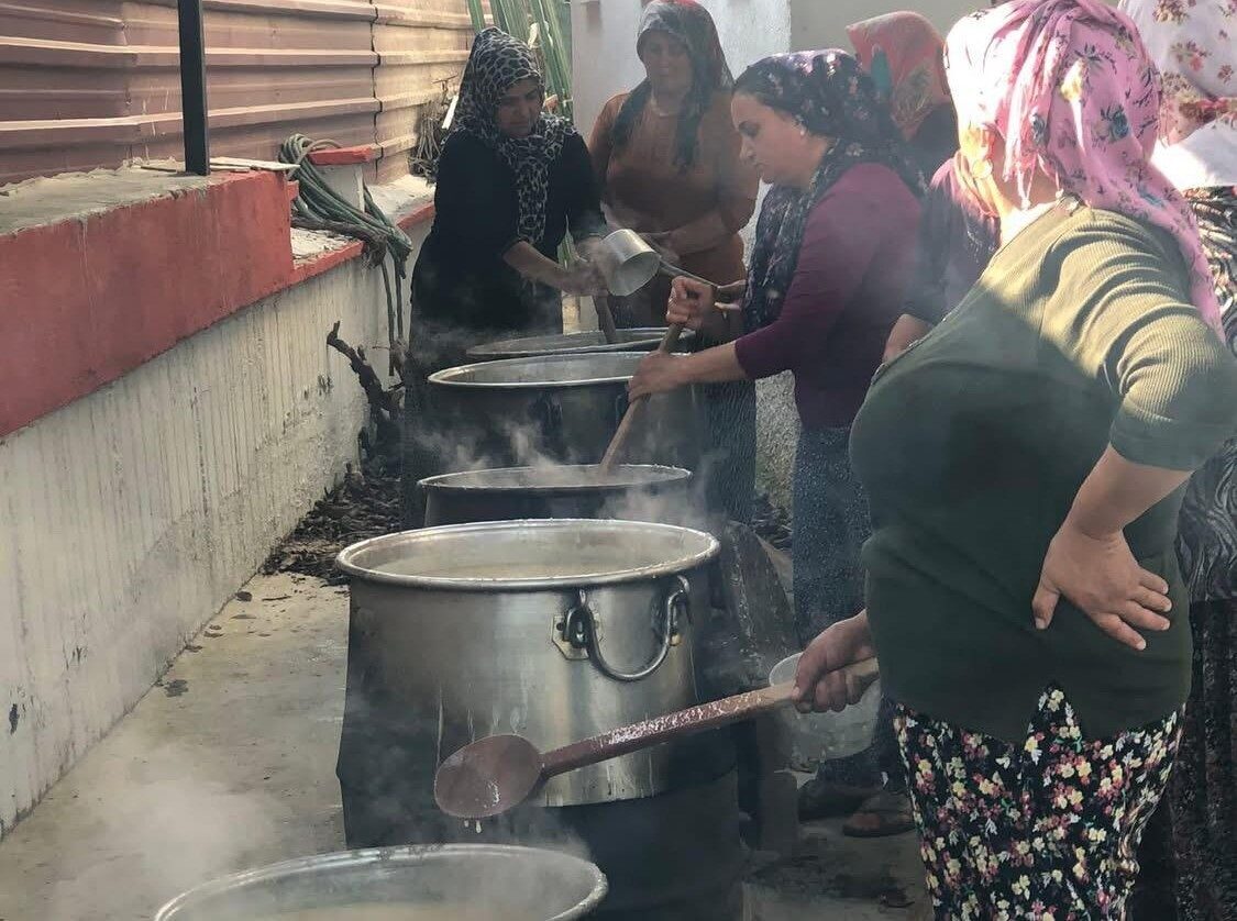 Manisa’nın Sarıgöl ilçesine bağlı Bereketli Mahallesi’nde geleneksel hale gelen aşure