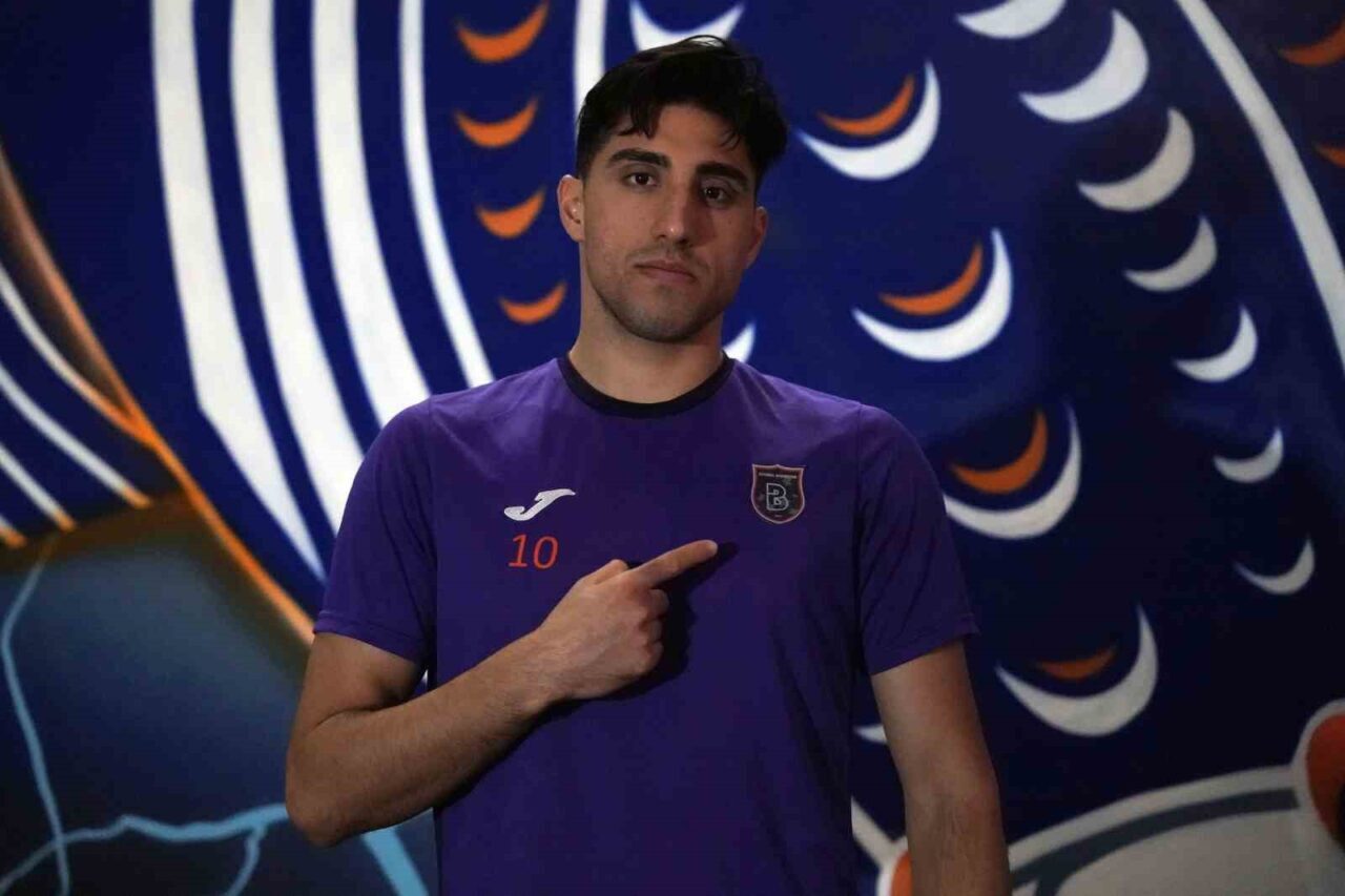 Başakşehir, 27 yaşındaki futbolcu Berkay Özcan’ın Trenyol Süper Lig’e yükselen