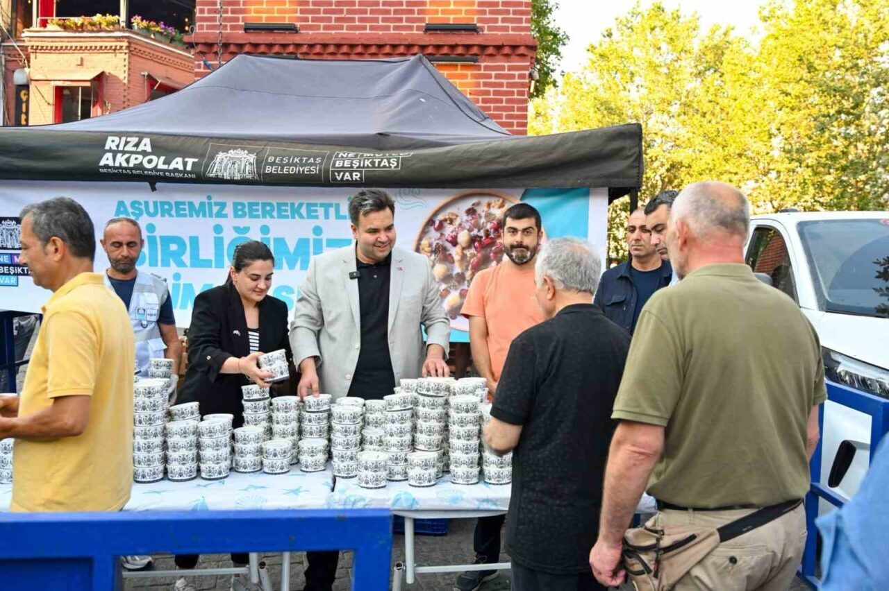 Beşiktaş Belediyesi, Muharrem Ayı dolayısıyla ilçenin farklı noktalarında vatandaşlara aşure