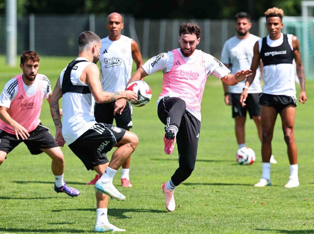 Beşiktaş, Avusturya kampındaki yeni sezon hazırlıklarına sabah sahada, akşam ise