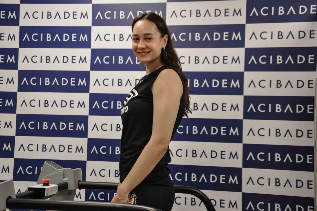 Beşiktaş Kadın Voleybol Takımı oyuncuları, yeni sezon öncesi sağlık kontrolünden