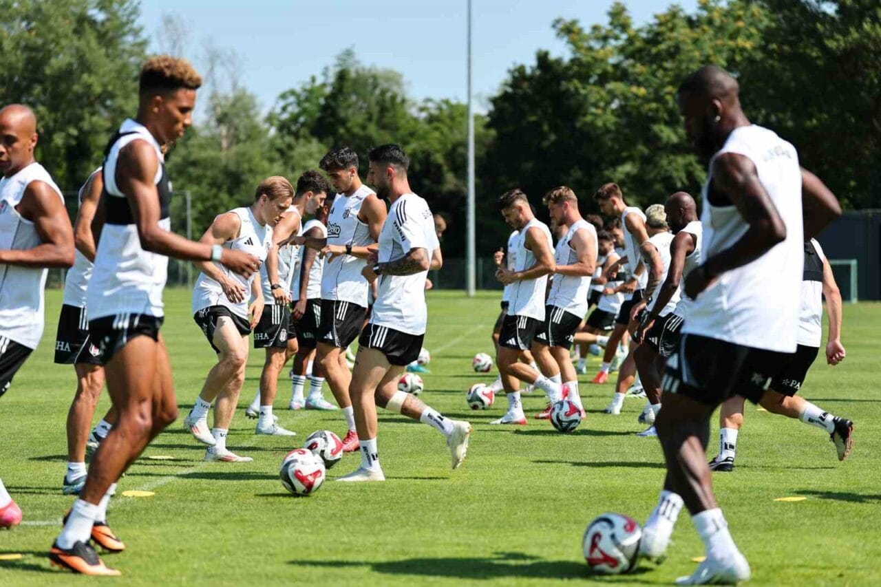 Beşiktaş, Avusturya kampındaki yeni sezon hazırlıklarına, sabah ve akşam yaptığı
