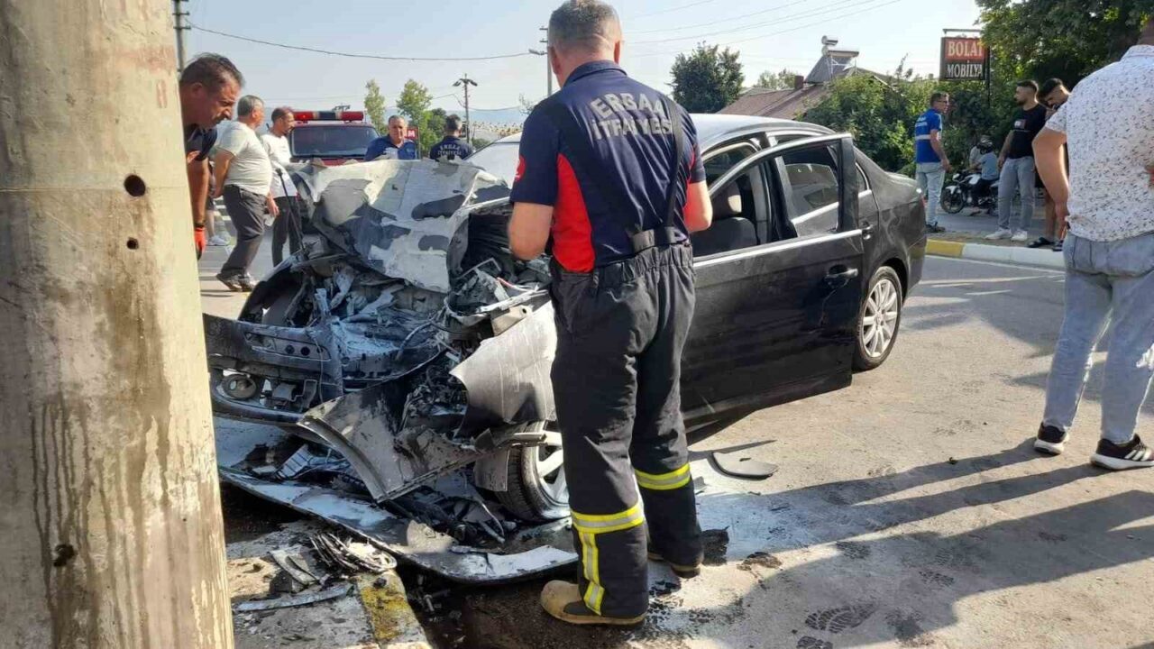 Tokat’ın Erbaa ilçesinde beton direğe çarpan otomobilin sürücüsü yaralandı. Kaza,
