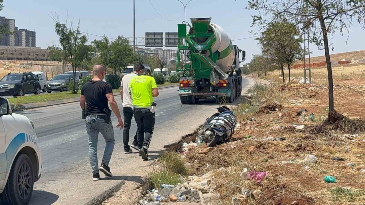 Gaziantep’te beton mikserinin altında kalan motosikletteki kadın hayatını kaybederken sürücü