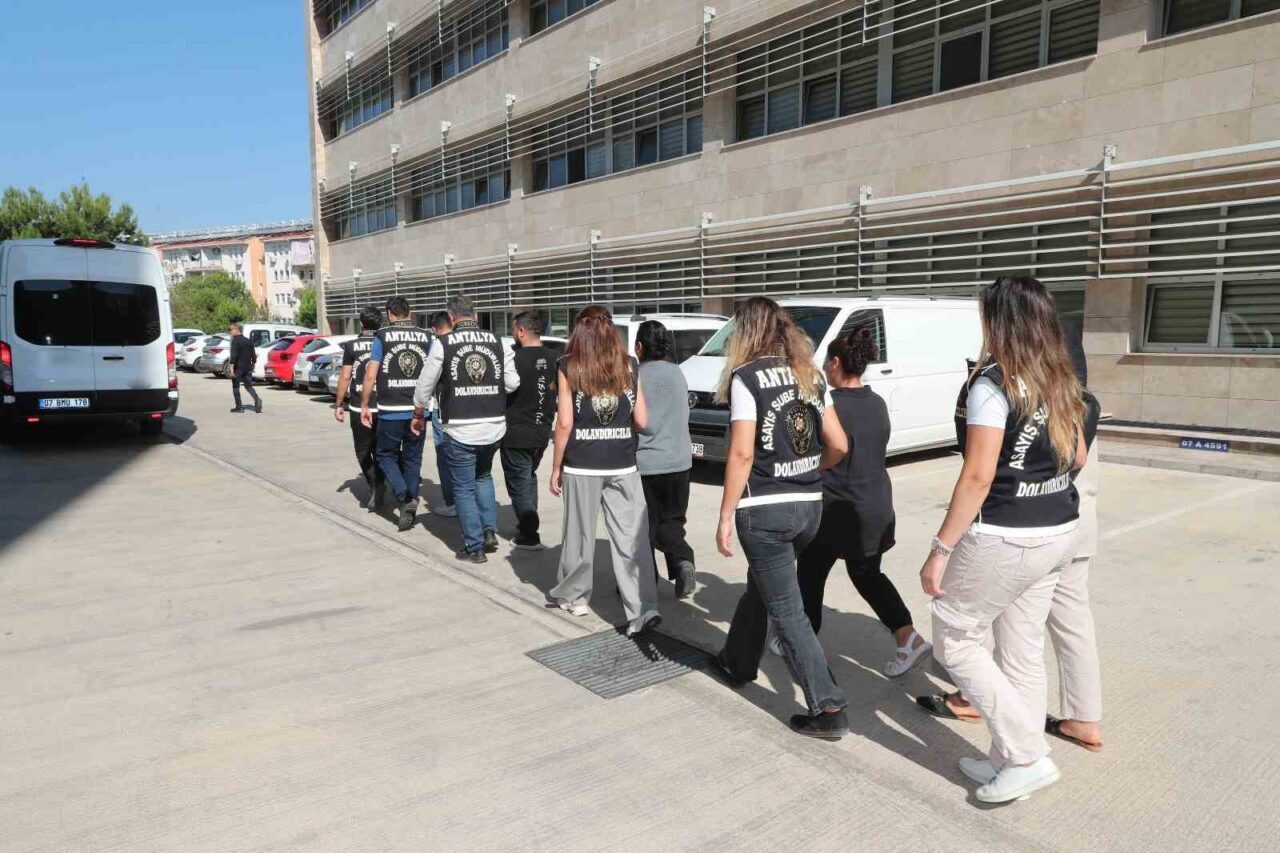 Antalya merkezli 4 ilde düzenlenen operasyonda beyaz eşya tamiri bahanesiyle