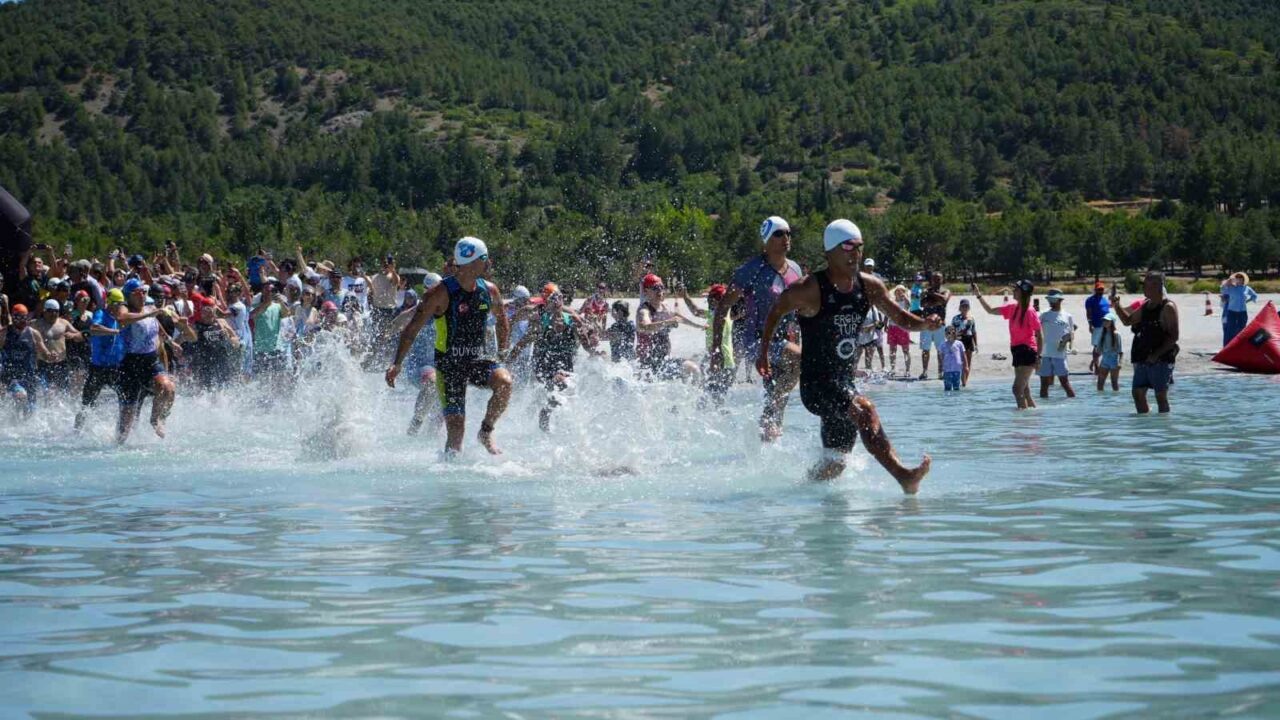 Türkiye’nin Maldivleri Salda Gölü, Burdur’un ilk triatlonunda 344 sporcunun mücadelesine