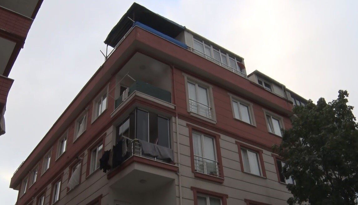 İstanbul Beylikdüzü’nde dün böcek ilaçlaması yapılan apartmanda oturan bir kadın,