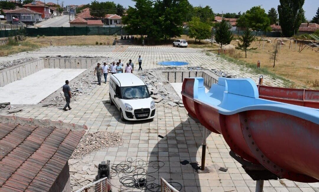 Beylikova ilçe merkezinde yıllardır atıl durumda bulunan Aquapark, Eskişehir Büyükşehir