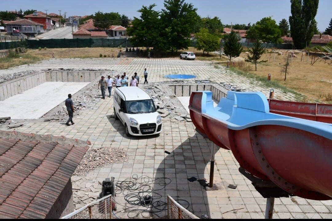 Beylikova ilçe merkezinde yıllardır atıl durumda bulunan Aquapark, Eskişehir Büyükşehir
