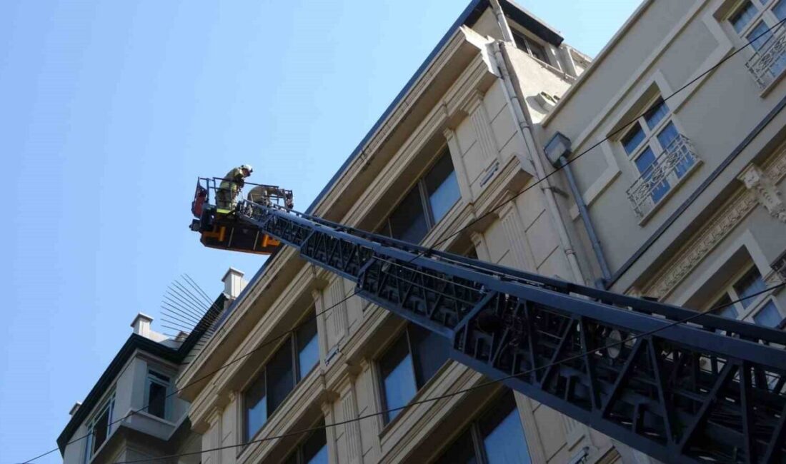 İstanbul Beyoğlu’nda yer alan bir otelin elektrik kablolarında çıkan yangın