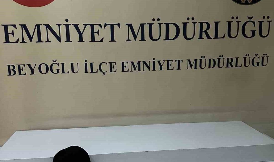İstanbul Beyoğlu’nda motosikletli iki saldırgan, mobilya dükkanına kurşun yağdırdı. 2